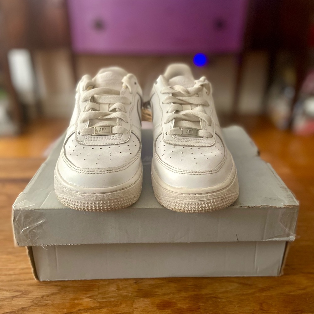Nike Air Force athletic wear, size 5
